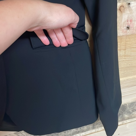 Banana Republic size 4 Black Fitted Stretch Two Button Blazer with Pockets - Picture 7 of 12